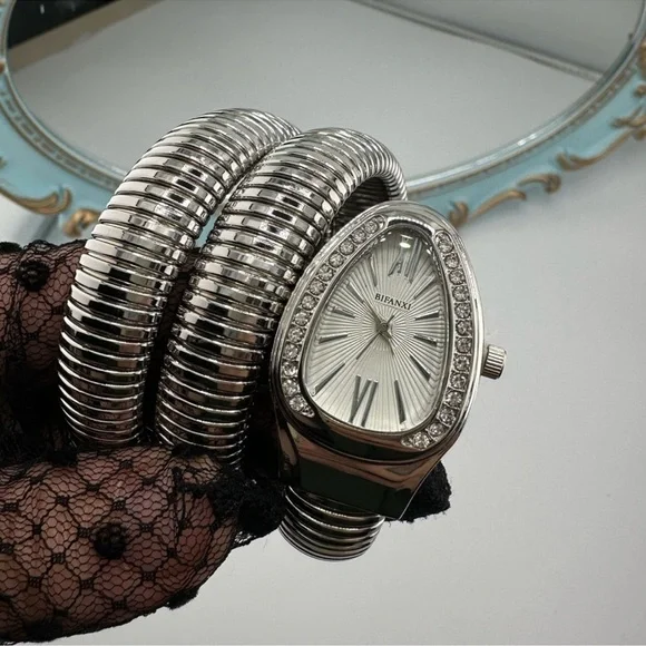 Luxury Serpenti Elegant Gold Wrap Women's Watch - Picture 9 of 17